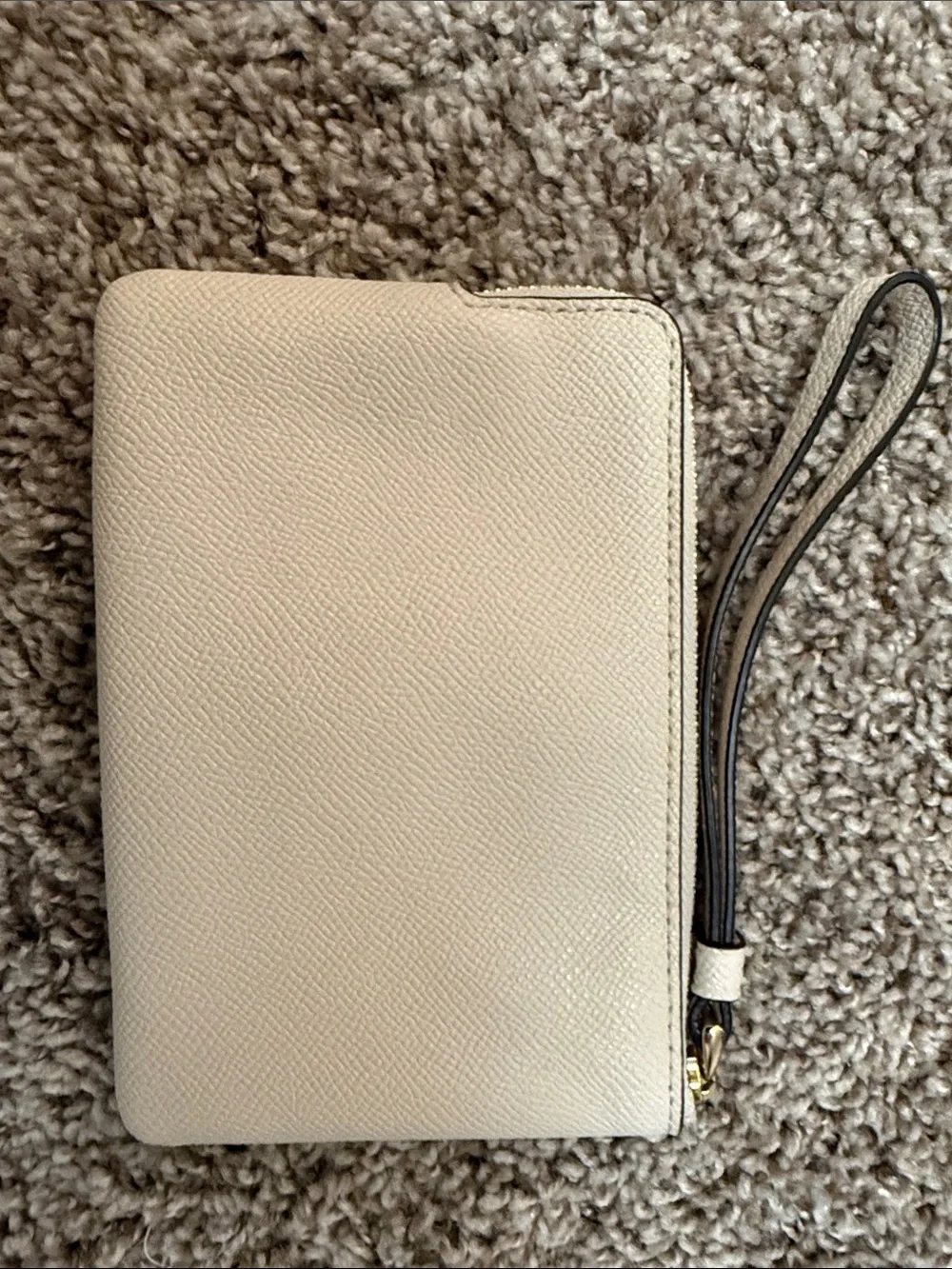 Coach compact cream